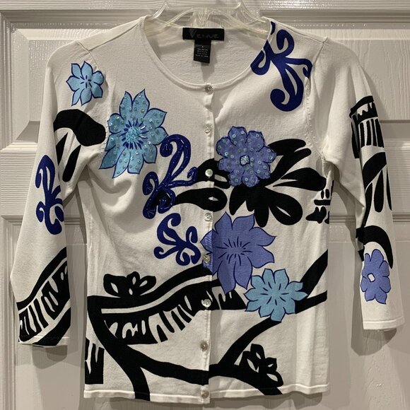 Venue Brand Women's White Sweater with Design, Size Small - Picture 1 of 3